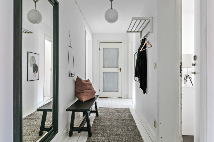 Design d'un couloir scandinave étroit