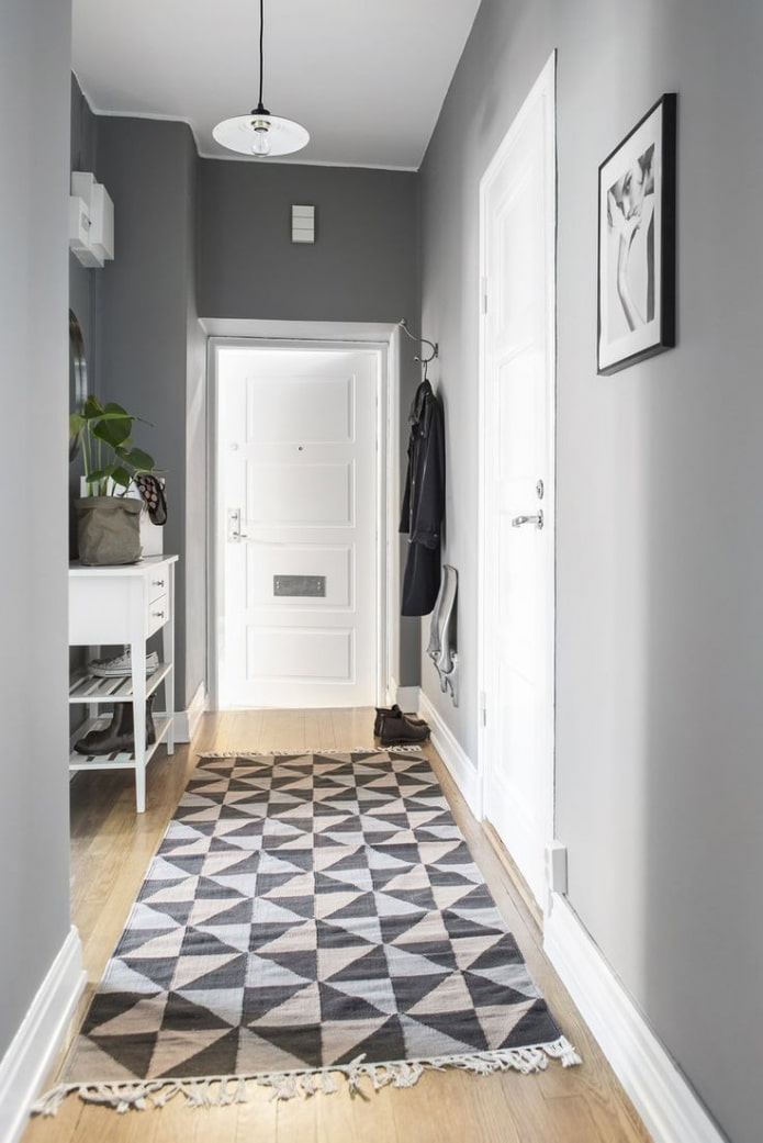 Conception d'un couloir gris de style scandinave