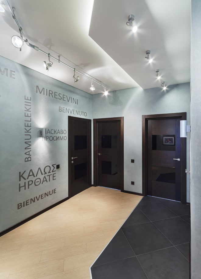 Éclairage intérieur du couloir de style high-tech