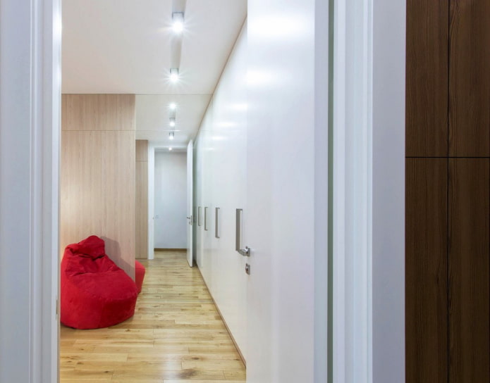 Spots dans le couloir