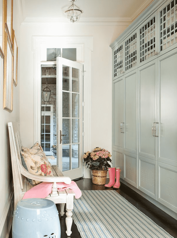 décoration et accessoires à l'intérieur du couloir de style provençal