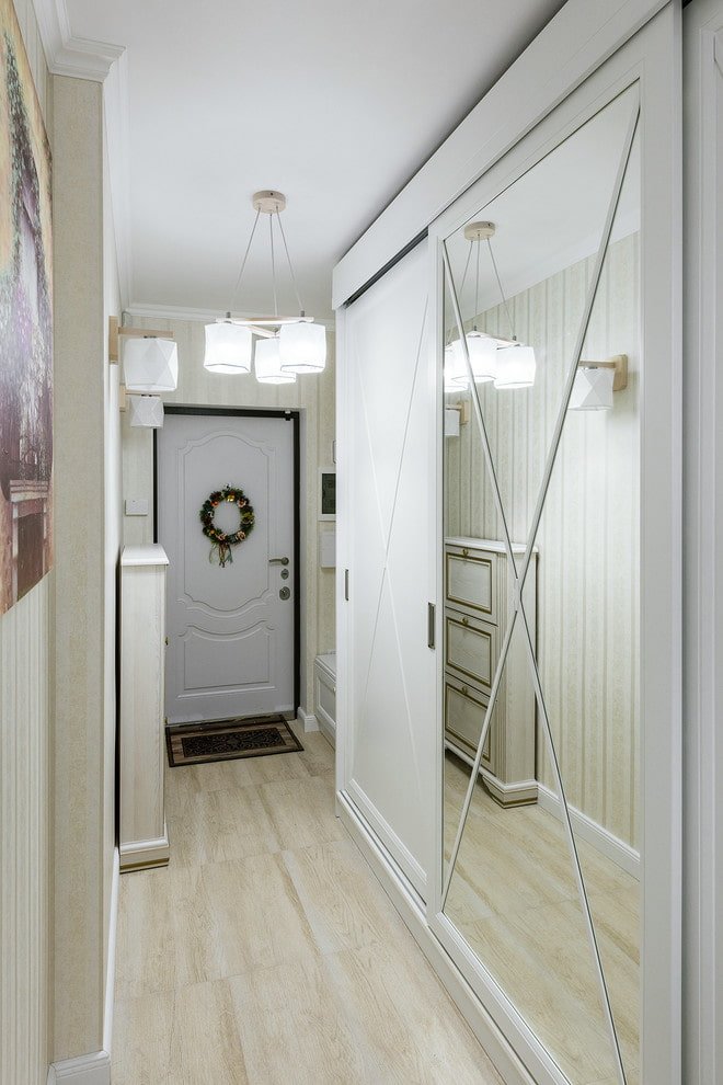 Éclairage intérieur du couloir de style provençal