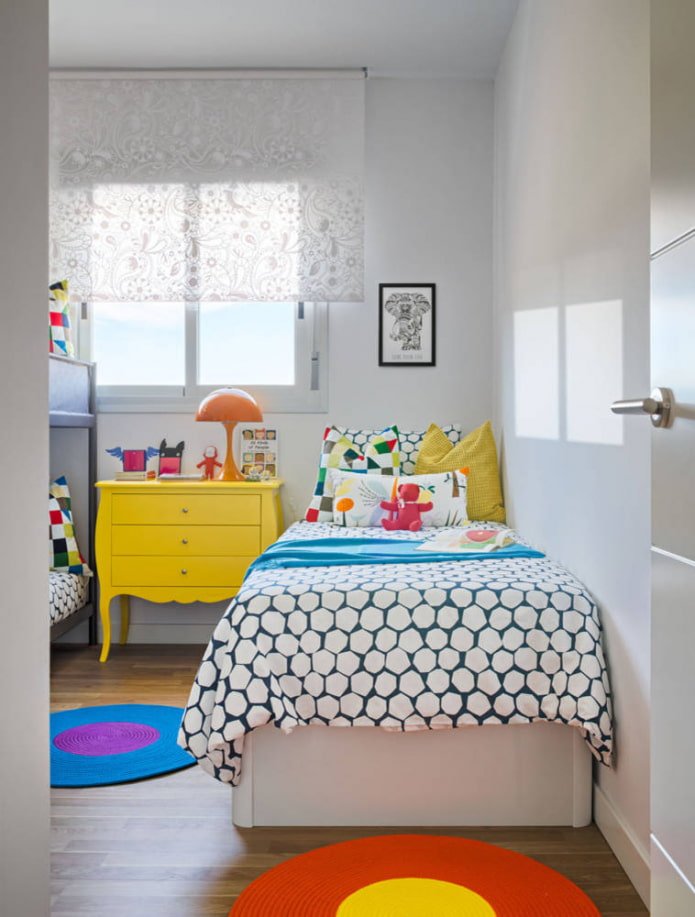 Table de chevet jaune pour enfant