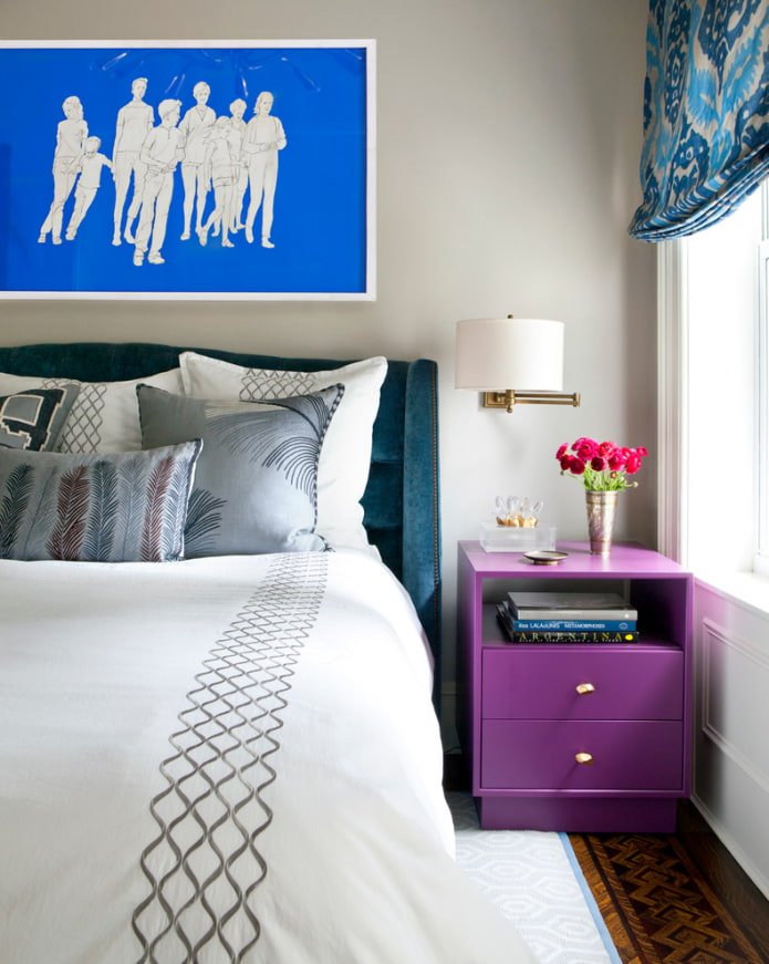 table de chevet violette