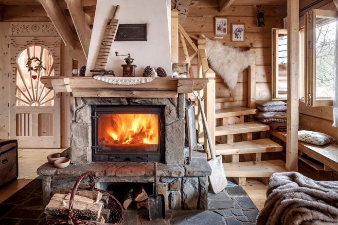 poêle en pierre dans une maison en bois