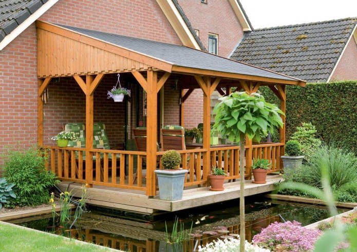 petite véranda près de la maison