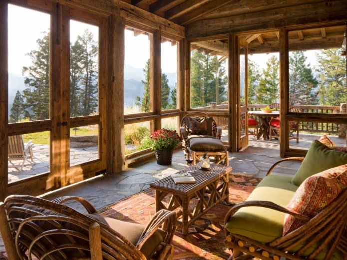 véranda en bois de style chalet