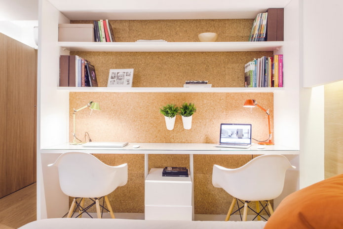 Espace de travail avec revêtement en liège