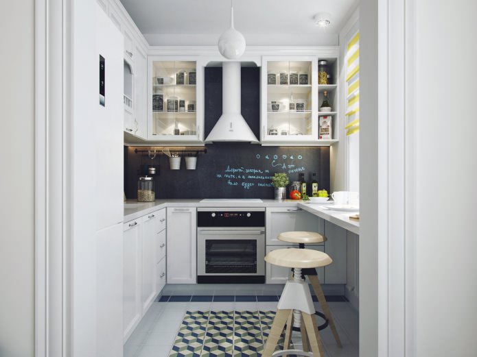 Intérieur de cuisine avec ensemble de cuisine blanc