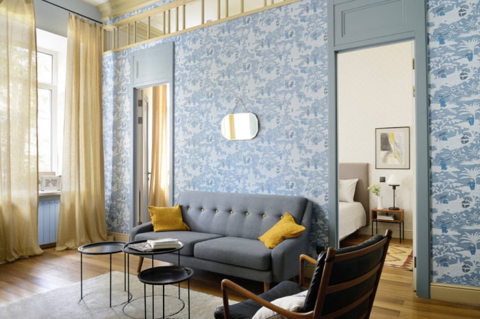 deux portes donnant sur la chambre depuis le couloir