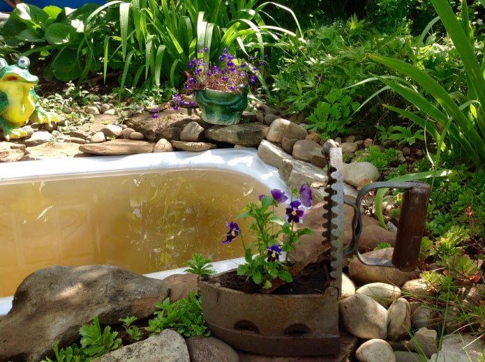 Étang d'une vieille baignoire