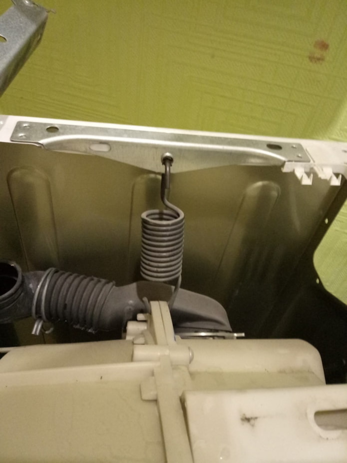 Ressort dans la machine à laver