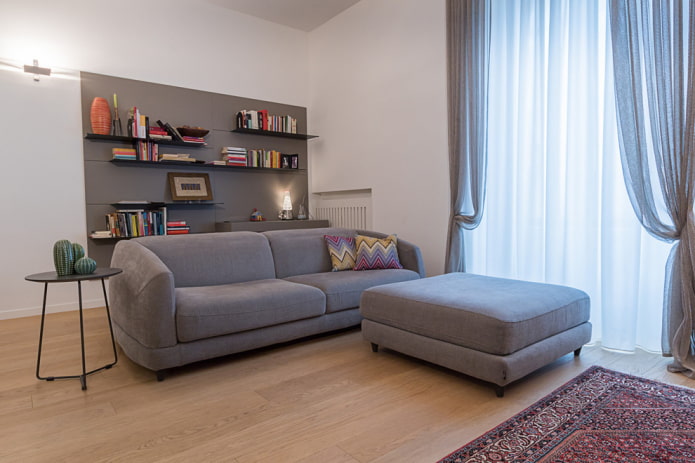 grand pouf dans le salon