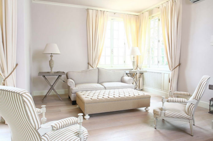pouf rectangulaire dans le salon