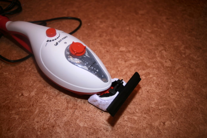 Balai vapeur avec accessoire