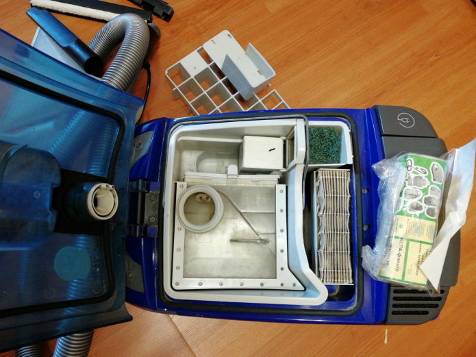 À l'intérieur de l'aspirateur
