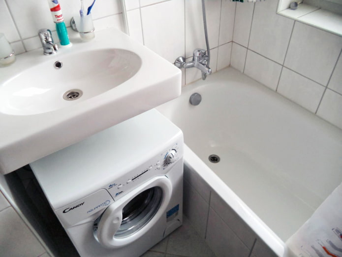 Évier au-dessus d'un lave-linge