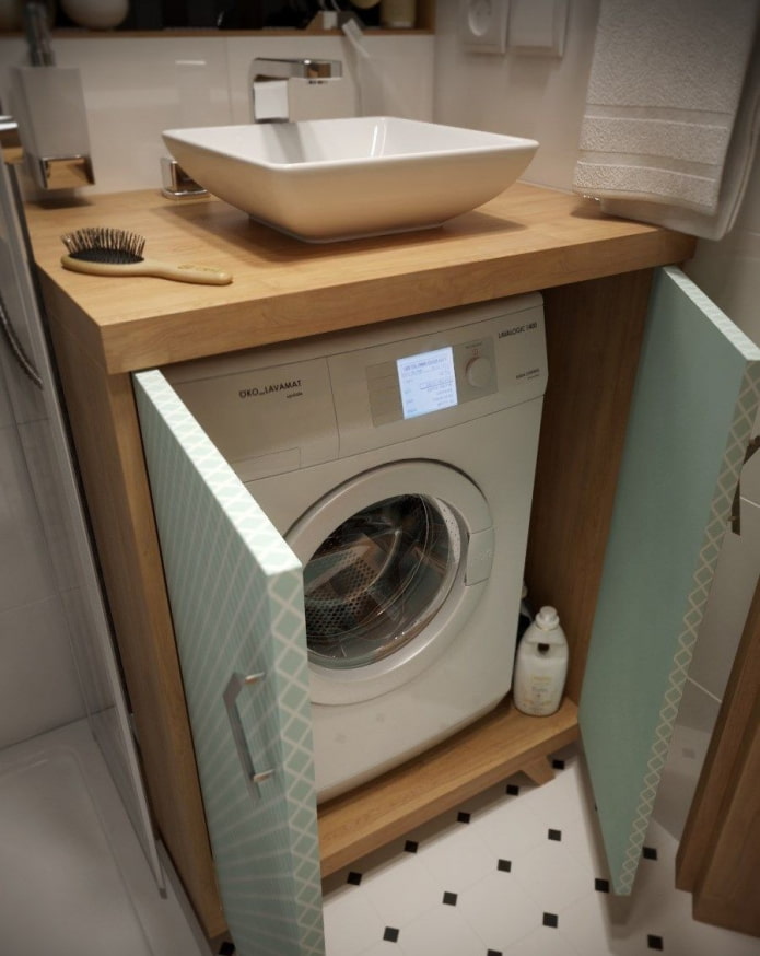 Machine à laver dans un meuble