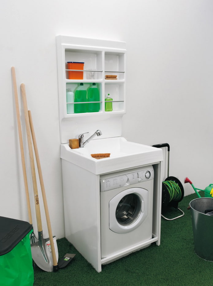 Lavabo au-dessus de la machine à laver