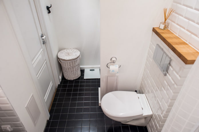 Disposition du carrelage au sol dans la salle de bain