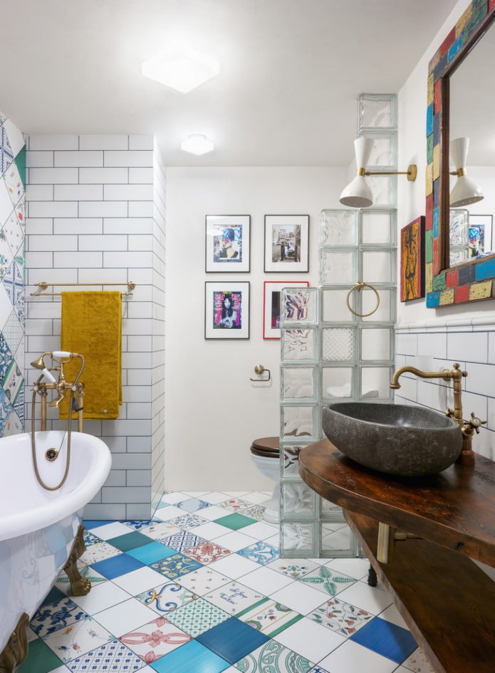 Disposition des carreaux dans la salle de bain