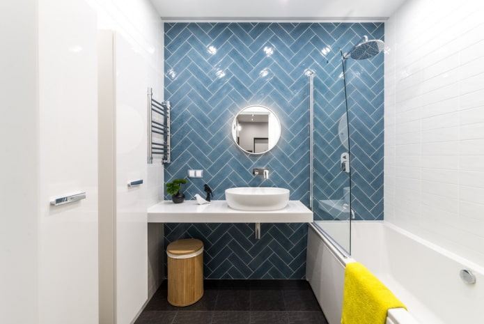 Disposition du carrelage sur les murs de la salle de bain