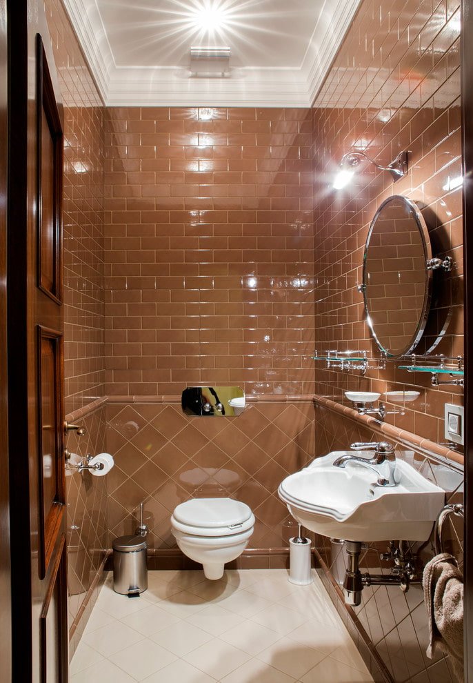 Disposition du carrelage à l'intérieur des toilettes