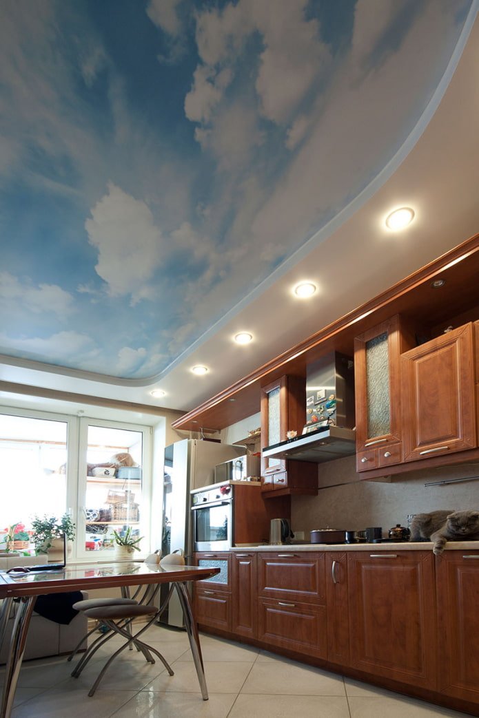 Éclairage de plafond dans la cuisine