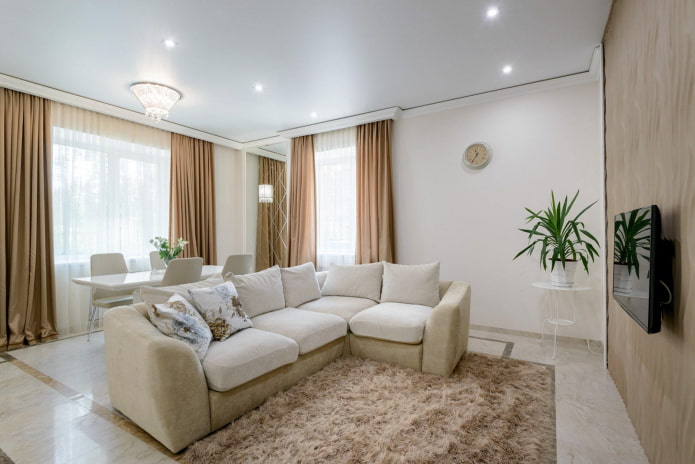 spots et lustre dans un plafond tendu