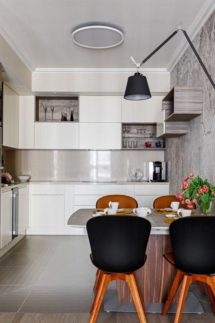 Cuisine d'angle avec table