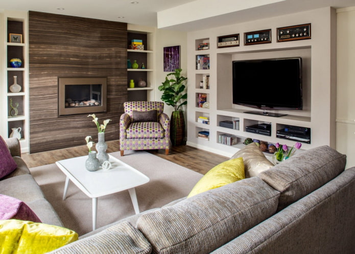 salon avec TV et cheminée