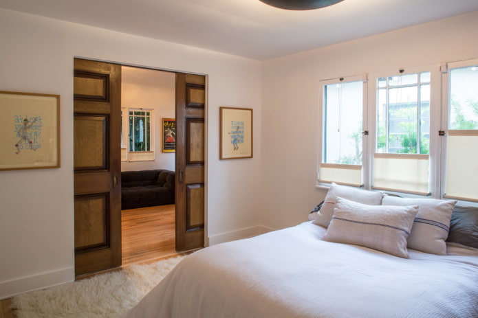 Panneaux de portes coulissantes dans la chambre