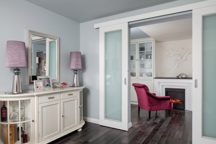 Portes coulissantes combinées à l'intérieur