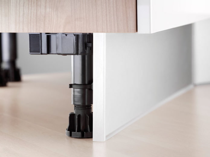 height of the kitchen plinth