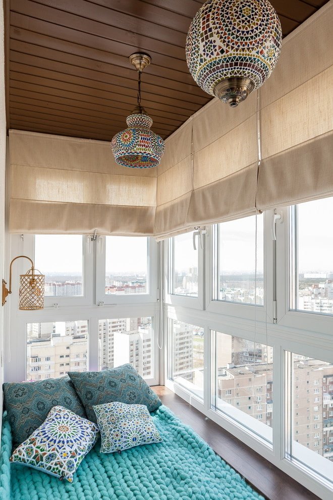 Plafond à tasseaux sur le balcon