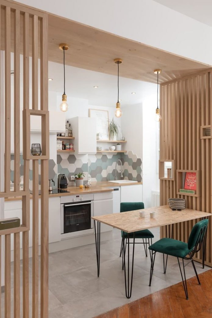 Zone de pièce avec une table