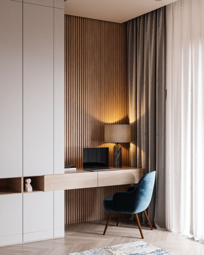bureau de travail dans la chambre