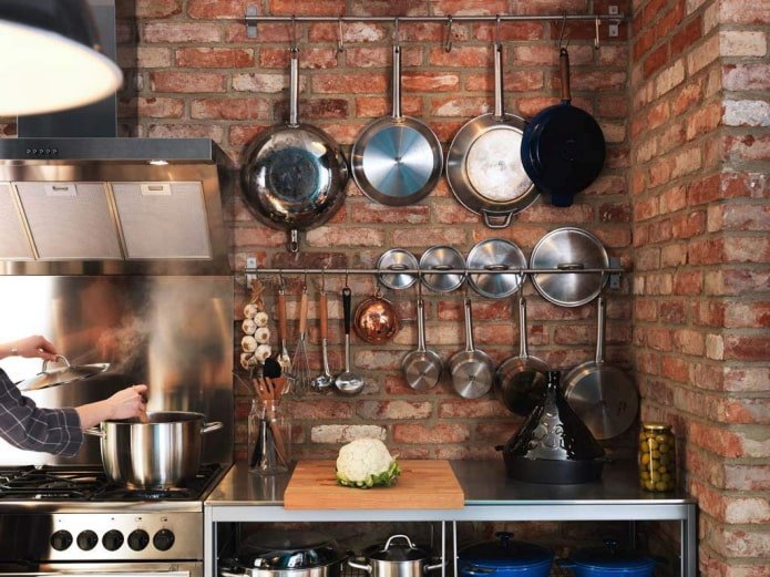 rangement dans la cuisine dans un style loft