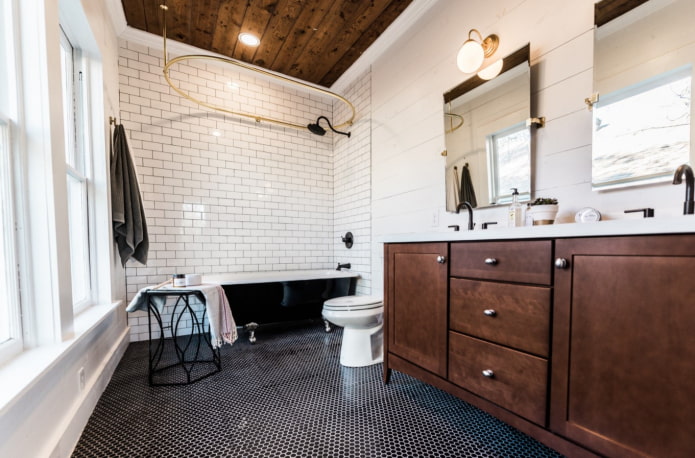 salle de bain noir et blanc de style rétro