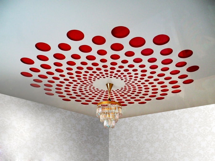 tissu tendu sculpté avec un lustre