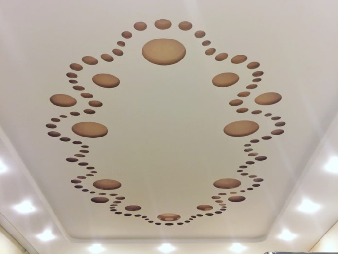 plafond tendu avec perforation sous forme de motifs