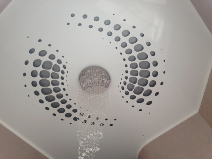 Structure de plafond tendu blanc et gris