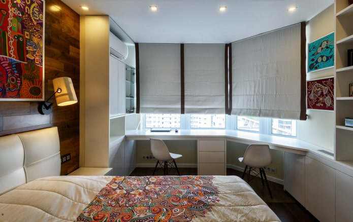 Rideaux romains opaques dans la chambre