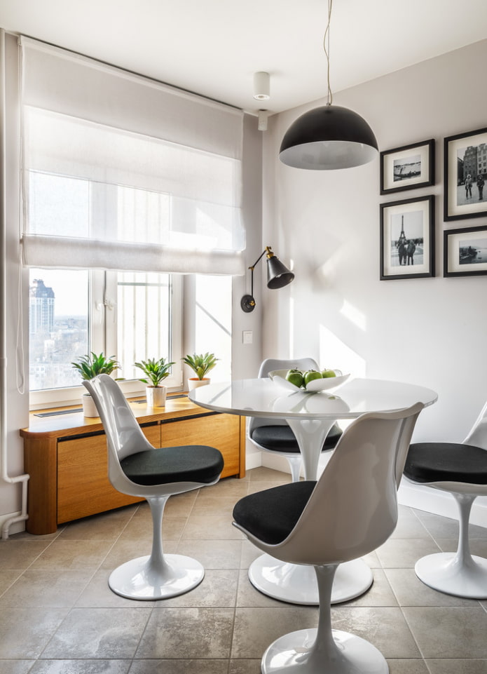 Rideaux romains en tulle à l'intérieur 