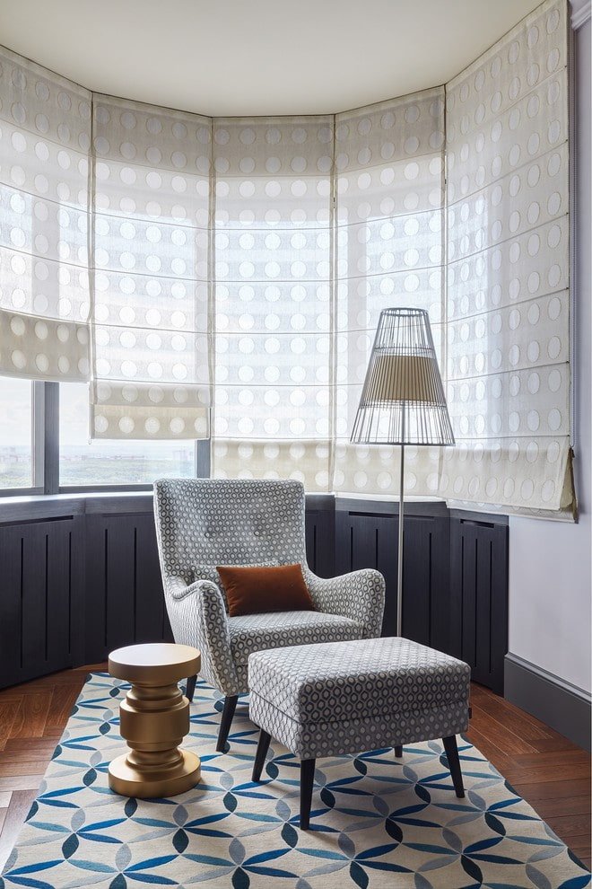 Rideaux romains en tulle à l'intérieur 