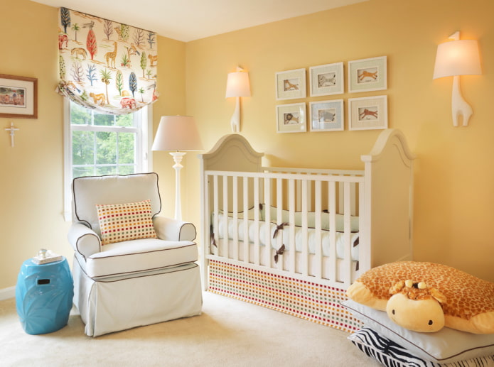 Stores romains à l'intérieur de la chambre d'enfant