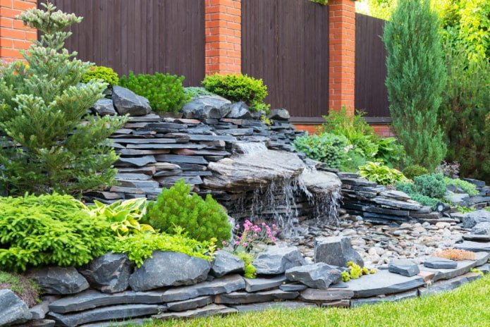Rocailles avec cascade