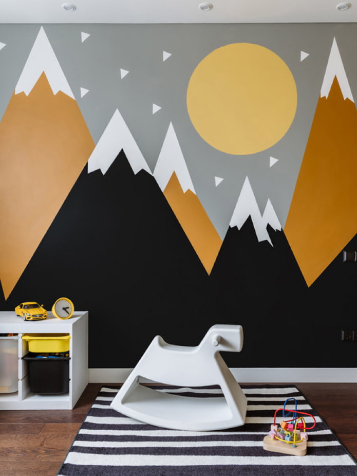 montagnes sur le mur dans la chambre d'enfant