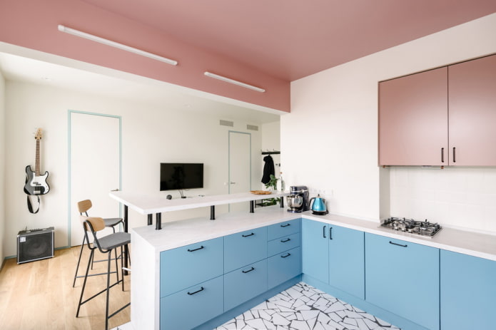 Intérieur de cuisine aux tons roses et bleus