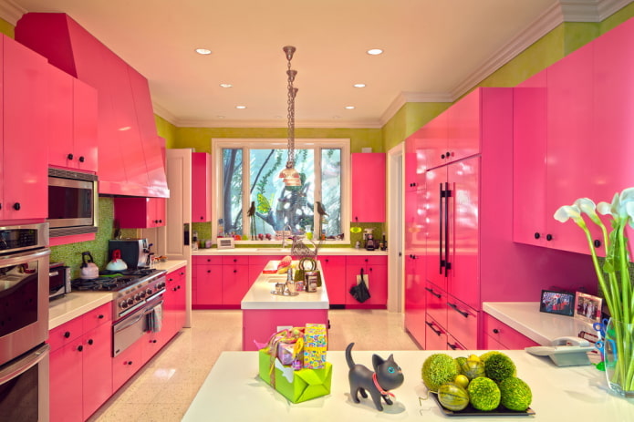 Intérieur de cuisine aux tons roses et verts